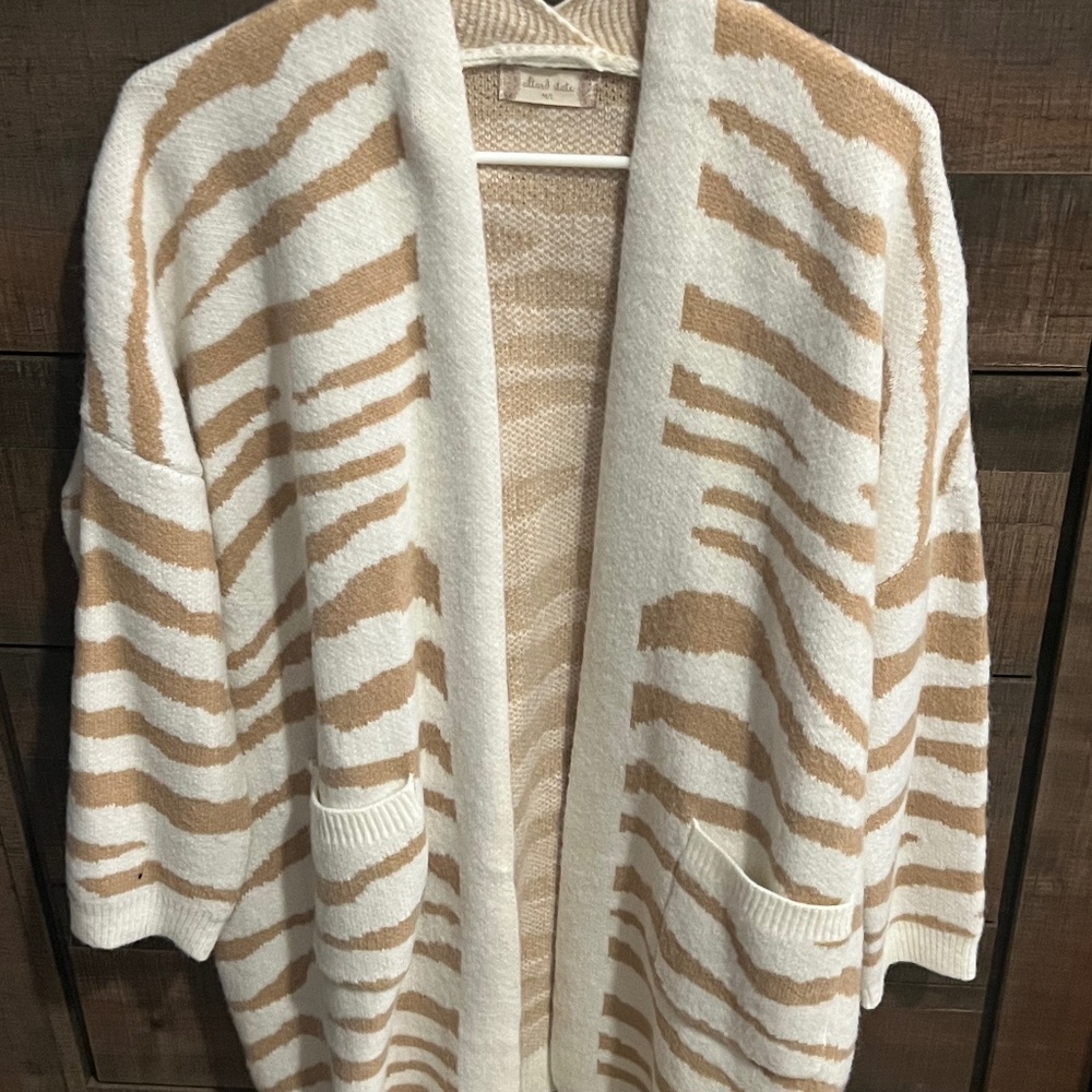 Altar'd State M/L Sweater with Pockets